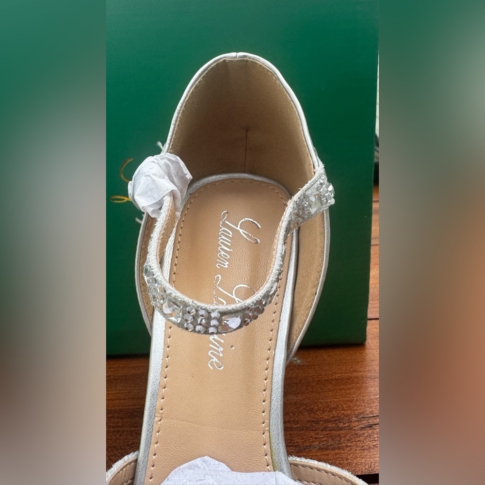 Lauren Lorraine Daisy Rhinestone Embellished Silver Strappy Heels Size 5.5, NIB - Picture 7 of 10